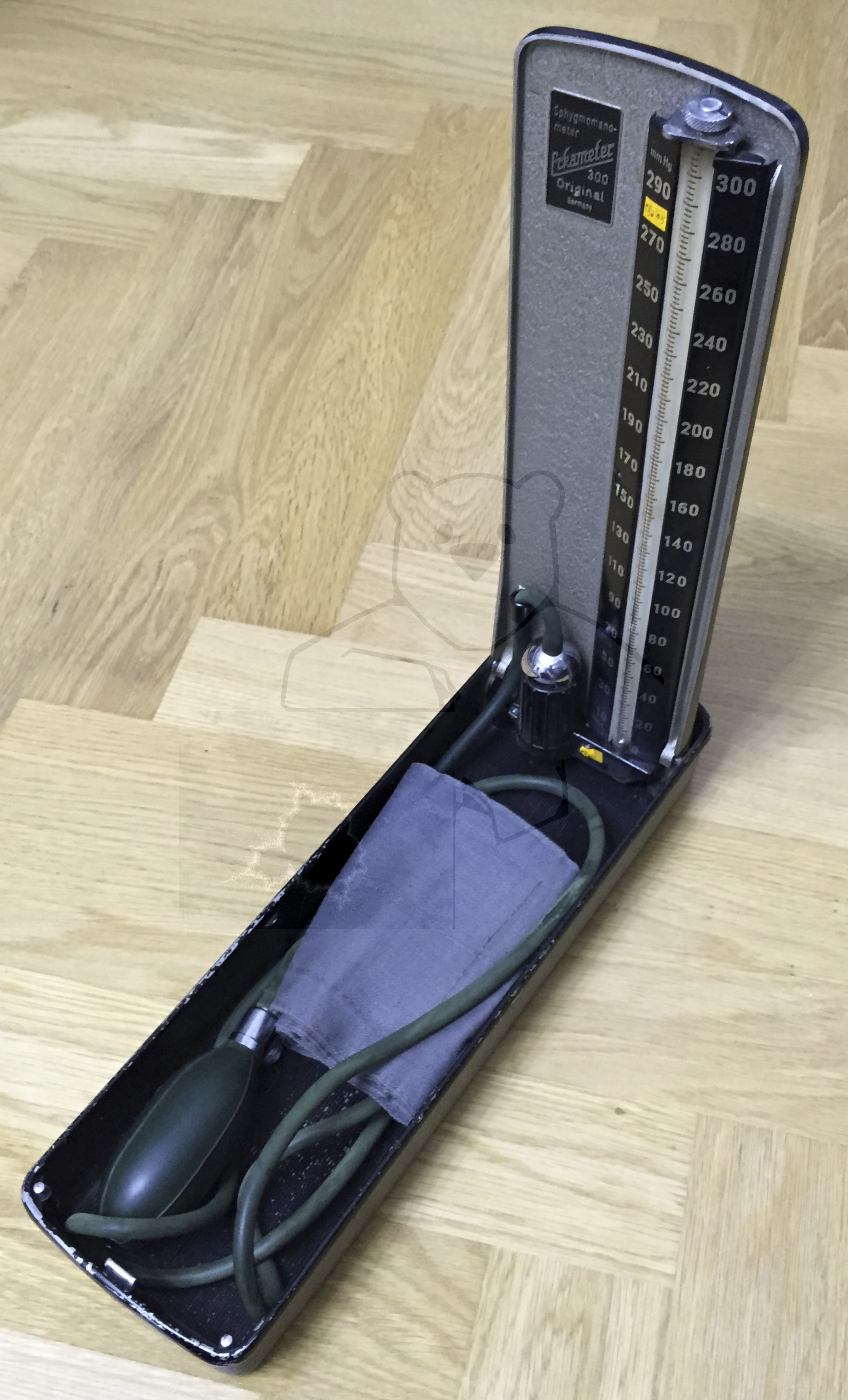 Erka 300 Blutdruckmesser (Sphygmomanometer), Originalzustand, 1960'er Jahre, Komplettansicht
